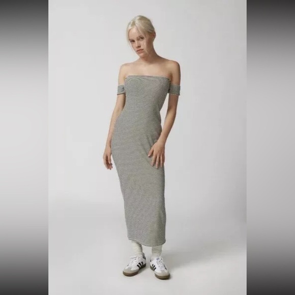 NWT Urban Outfitters Spencer Off-The-Shoulder size medium Midi Dress Striped - Picture 5 of 9